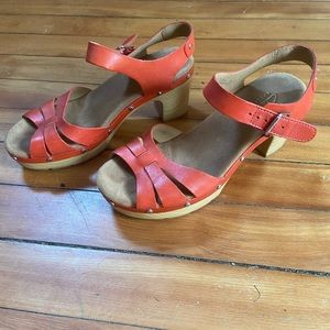 clarks clog sandals